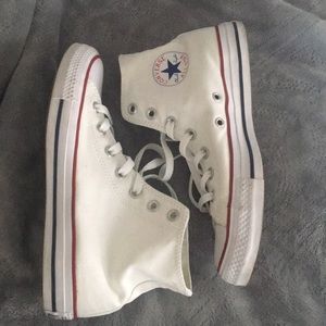 Women’s size 8 white converse barely worn